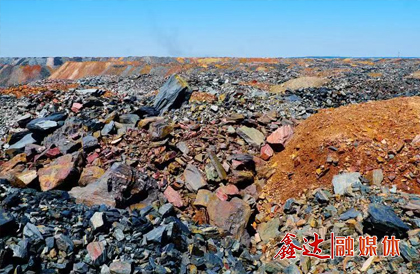 <p>1月，遷安聯(lián)鋼鑫達(dá)鋼鐵有限公司加入唐山長城鋼鐵集團(tuán)，更名為唐山長城鋼鐵集團(tuán)鑫達(dá)鋼鐵有限公司；</p>
<p>3月，成立唐山隆鑫房地產(chǎn)開發(fā)有限公司，向地產(chǎn)行業(yè)進(jìn)軍，開發(fā)首期&ldquo;帝都花苑&rdquo;項(xiàng)目建筑面積即達(dá)到38萬㎡。</p>